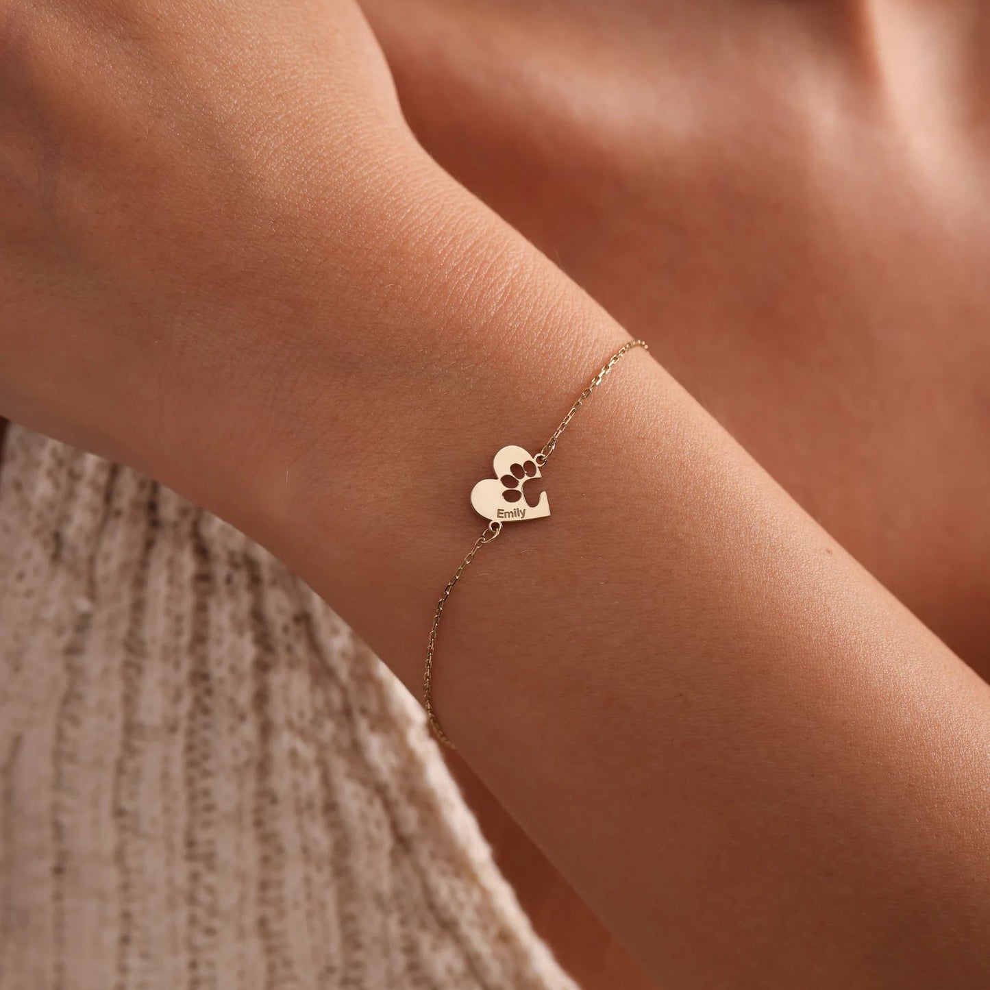 Personligt armbånd med pote hjerte og navn